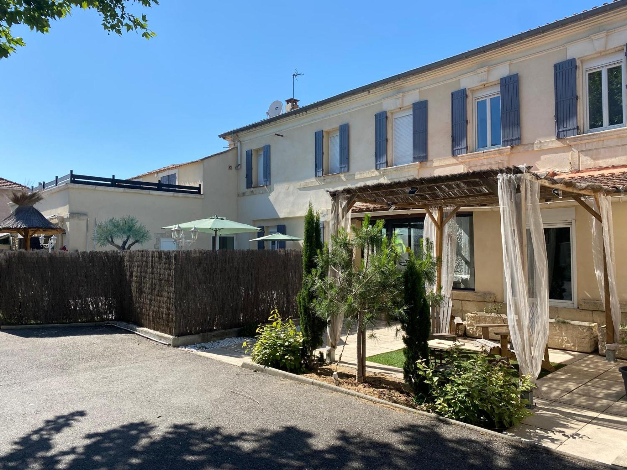 Готель L'Escale Des Alpilles Rognonas Екстер'єр фото